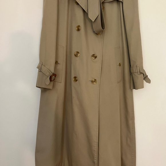 Burberry Trench Coat with Removable Wool Lining - Picture 10 of 16